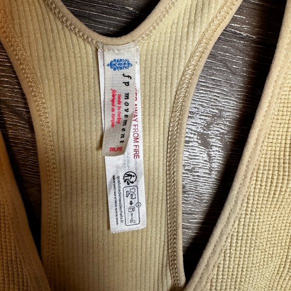 Free Throw Crop Tank Top - Picture 4 of 4